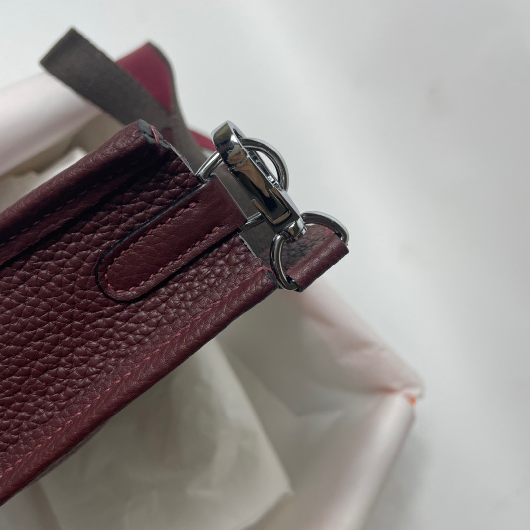 Hermes Evelyne 16 Amazone TPM Shoulder Bag In Bordeaux Clemence Leather